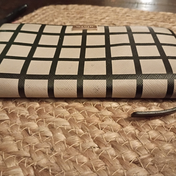 Kate Spade Stacy Laurel Print Black and Tan Checkered Trifold Zip Around Wallet - Picture 7 of 7